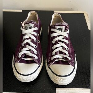 Chuck Taylor All Star Canvas. Burgundy color, Size 8